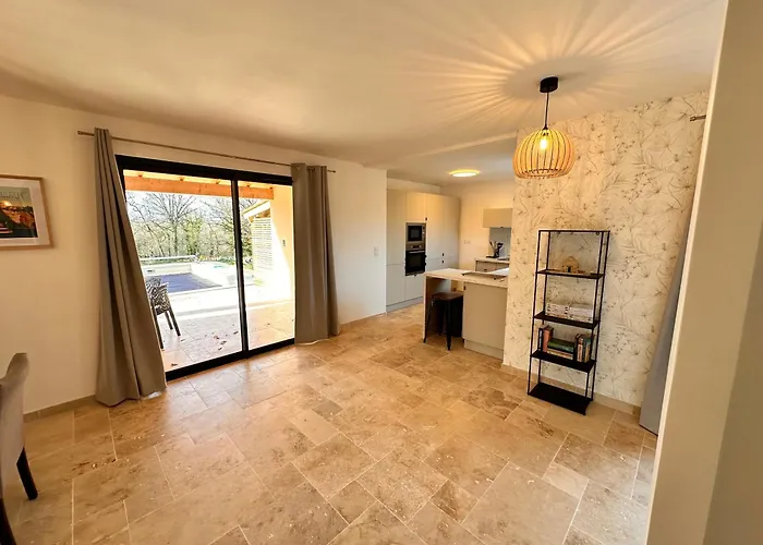 فيلة Du Point De Vue & Du Causse D'autoire